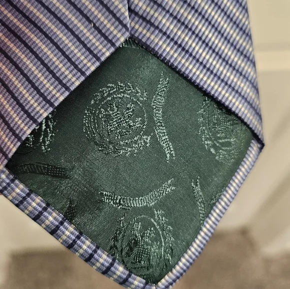 NWOT Tommy Hilfiger Men's 100% Silk Navy and White Diagonal Striped Tie - Picture 6 of 7